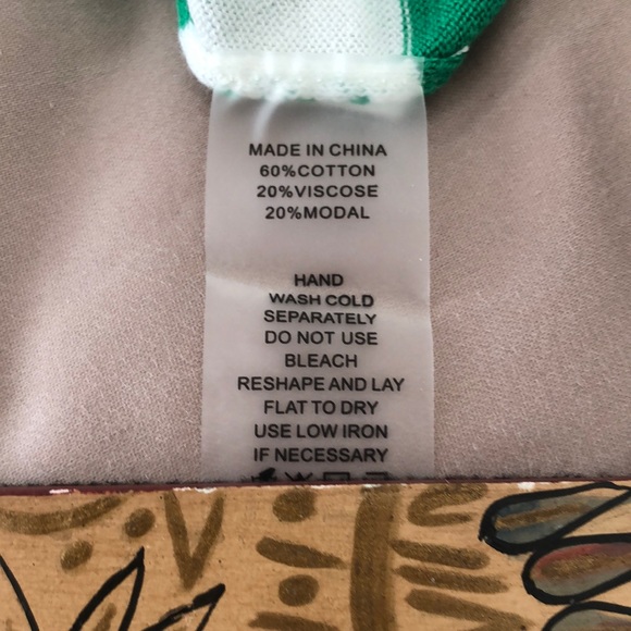 VINCE CAMUTO OVERSIZED LIGHTWEIGHT SWEATER - Picture 5 of 5